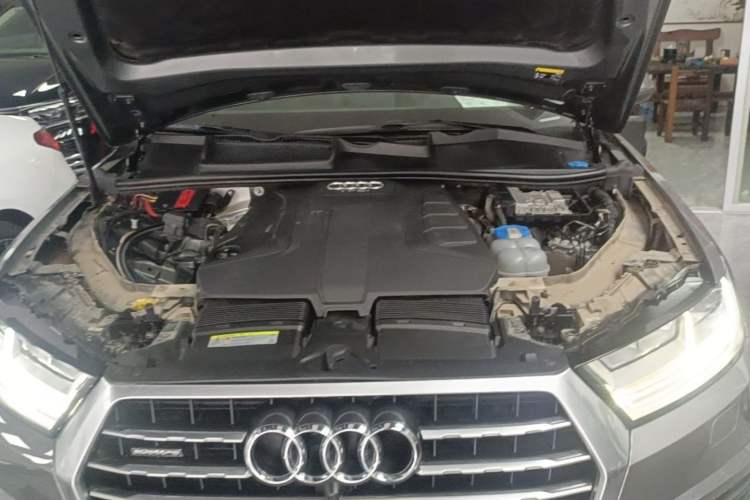 Used Audi Q7 2016 40 TFSI S line Sport Edition Engine Bay