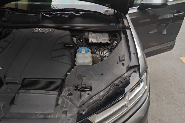 Used Audi Q7 2016 45 TFSI Technology Edition Engine Bay Left