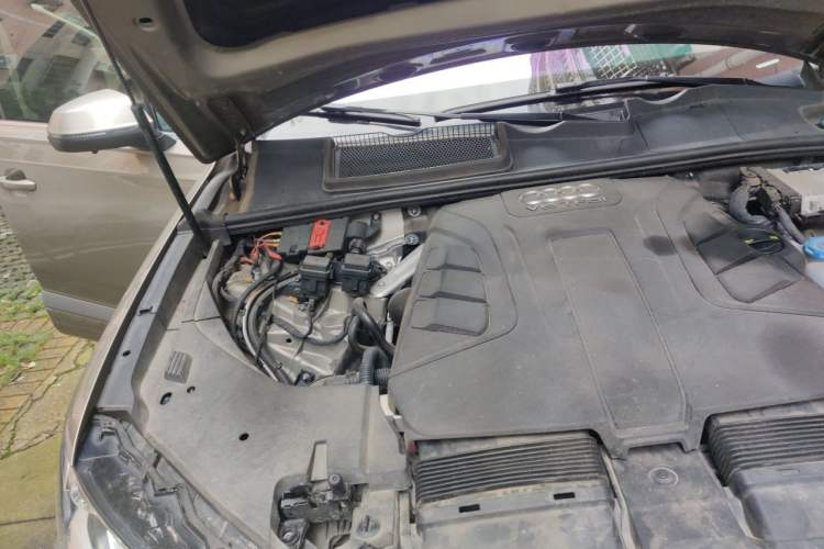 Used Audi Q7 2016 45 TFSI Technology Edition Engine Bay Right