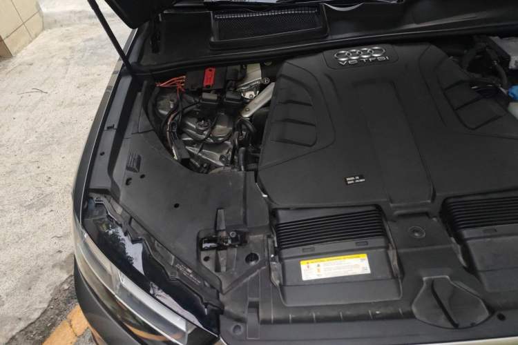 Used Audi Q7 2016 45 TFSI Technology Edition Engine Bay Right