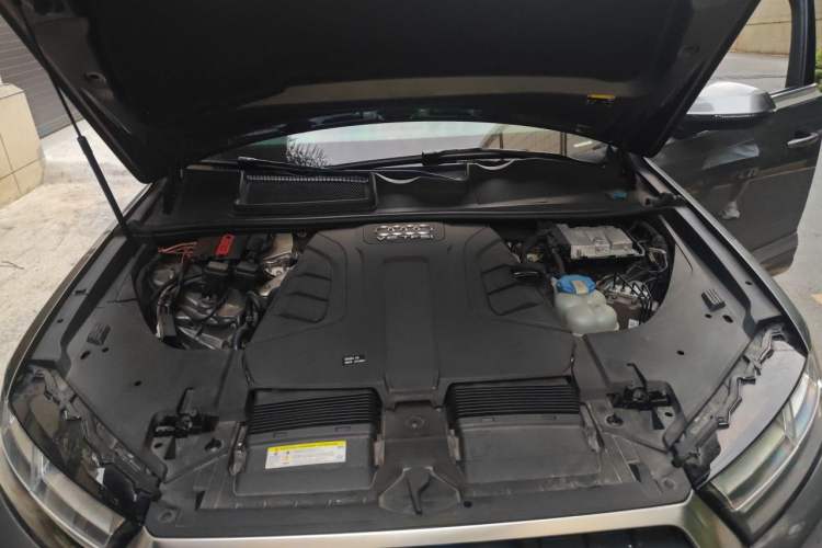 Used Audi Q7 2016 45 TFSI Technology Edition Engine Bay