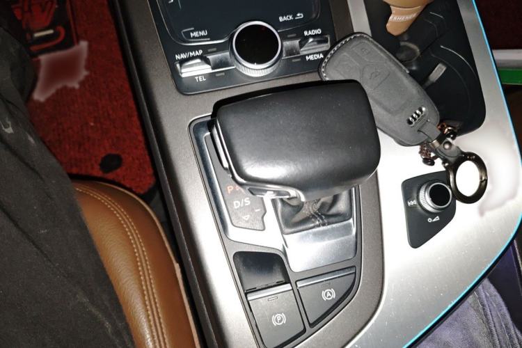 Used Audi Q7 2016 40 TFSI S line Sport Edition Gear Lever