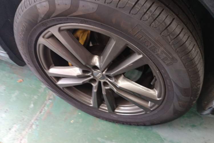 Used Audi Q7 2016 40 TFSI S line Sport Edition Right Front Wheel Hub