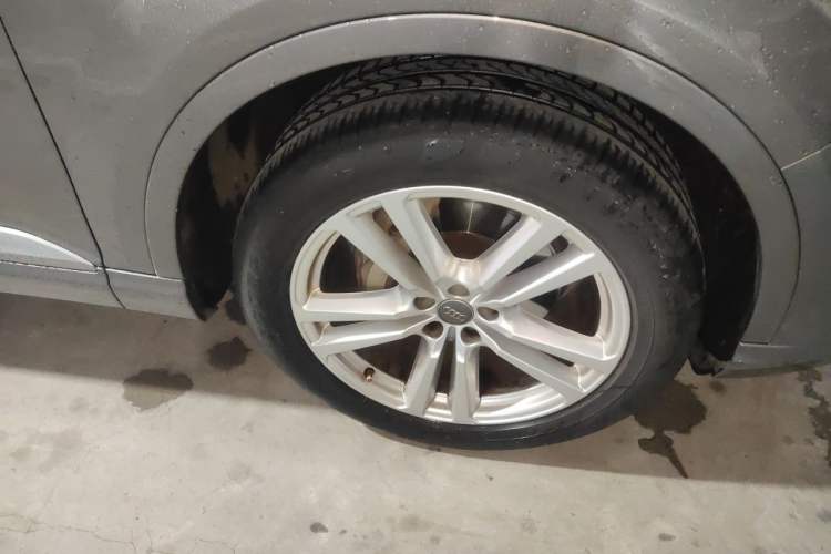 Used Audi Q7 2016 40 TFSI S line Sport Edition Right Front Wheel Hub