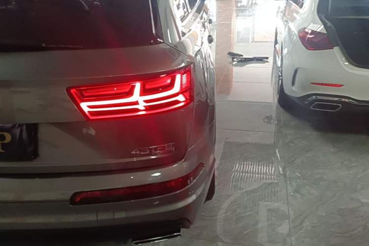 Used Audi Q7 2016 40 TFSI S line Sport Edition Right Rear Taillight