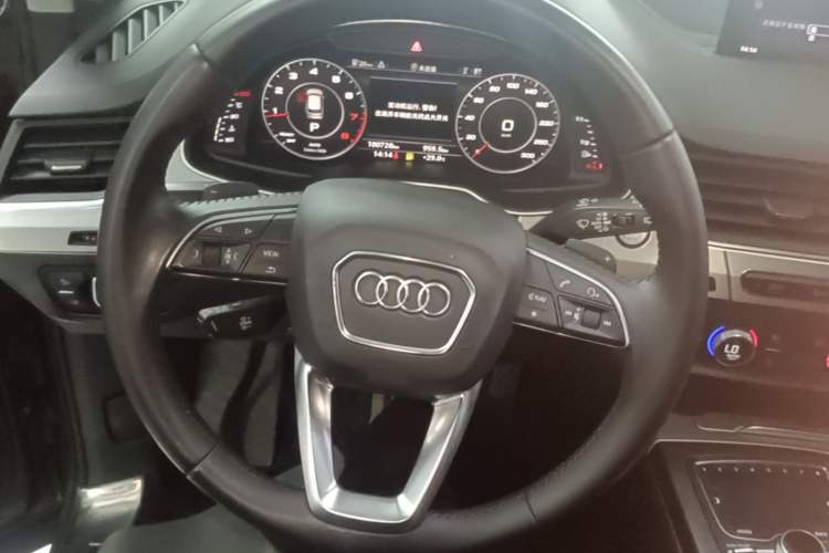 Used Audi Q7 2016 40 TFSI S line Sport Edition Steering Wheel
