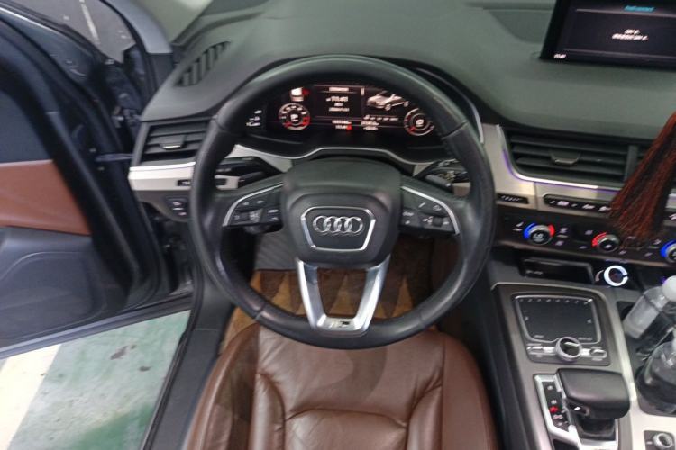 Used Audi Q7 2016 40 TFSI S line Sport Edition Steering Wheel