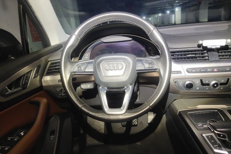 Used Audi Q7 2016 40 TFSI S line Sport Edition Steering Wheel