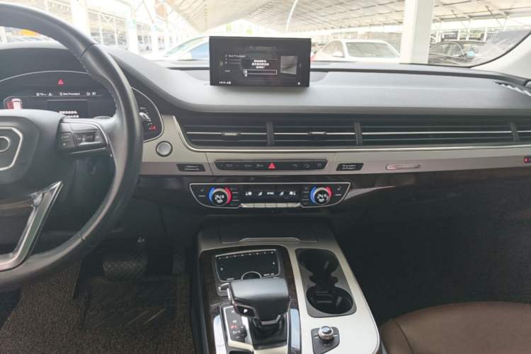 Used Audi Q7 2016 45 TFSI S line Sport Edition Audio And AC Panel