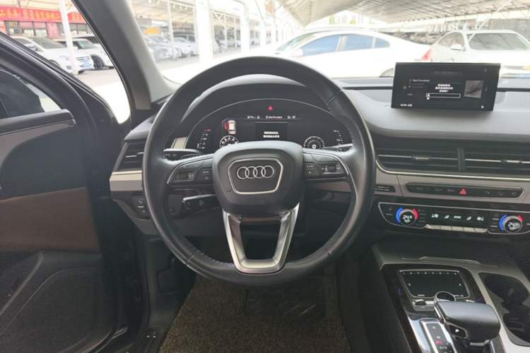 Used Audi Q7 2016 45 TFSI S line Sport Edition Steering Wheel