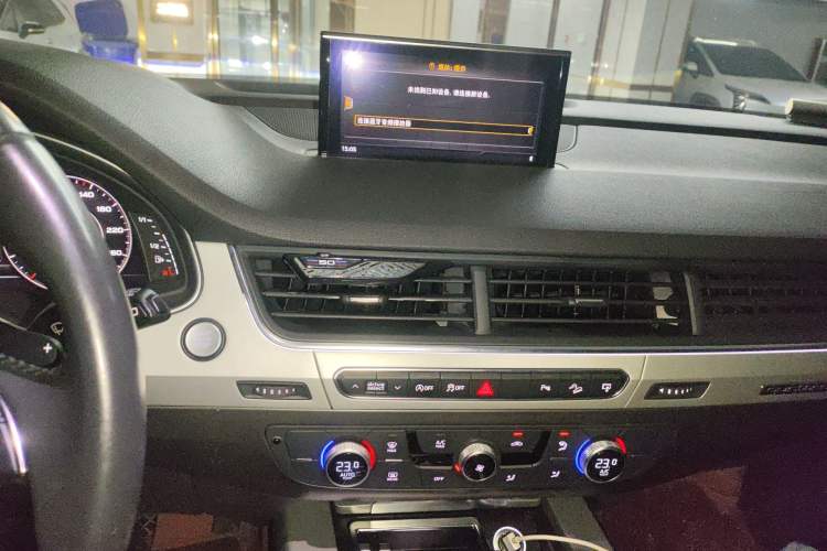 Used Audi Q7 2016 45 TFSI Technology Edition Audio And AC Panel