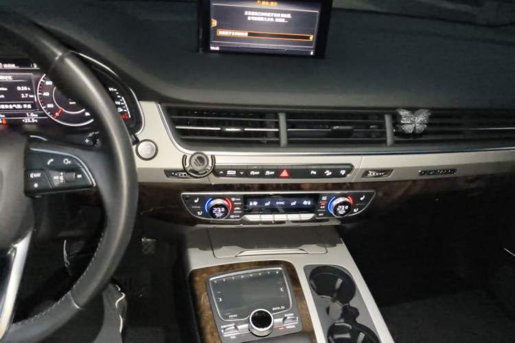 Used Audi Q7 2016 45 TFSI S line Sport Edition Audio And AC Panel
