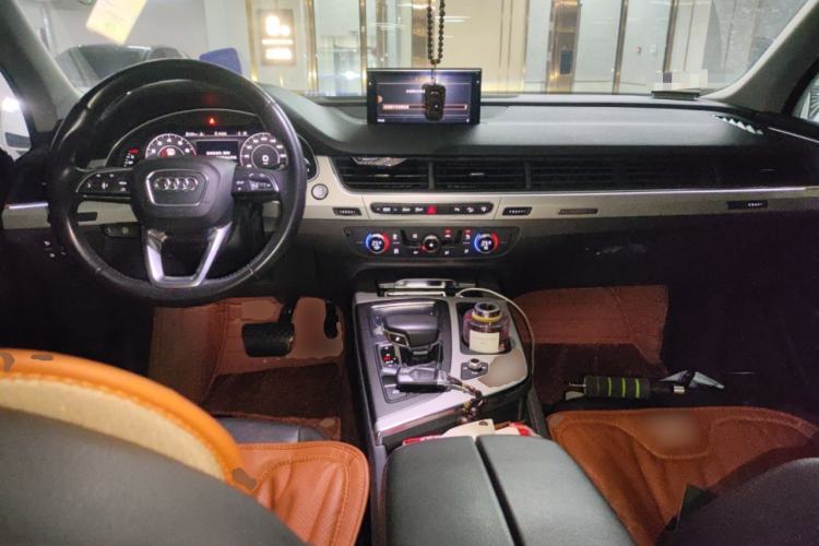 Used Audi Q7 2016 45 TFSI Technology Edition Center Console