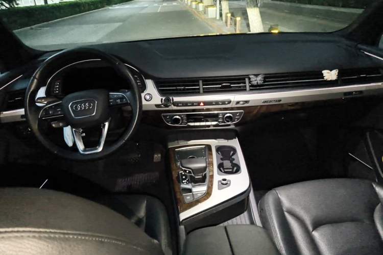 Used Audi Q7 2016 45 TFSI S line Sport Edition Center Console