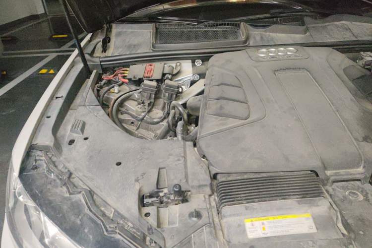 Used Audi Q7 2016 45 TFSI Technology Edition Engine Bay Right