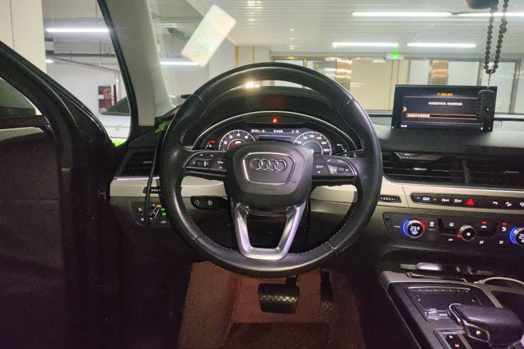 Used Audi Q7 2016 45 TFSI Technology Edition Steering Wheel