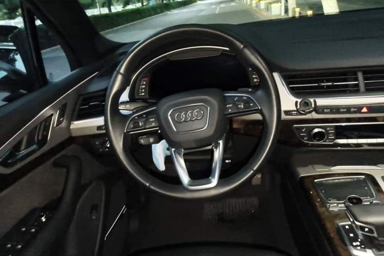 Used Audi Q7 2016 45 TFSI S line Sport Edition Steering Wheel