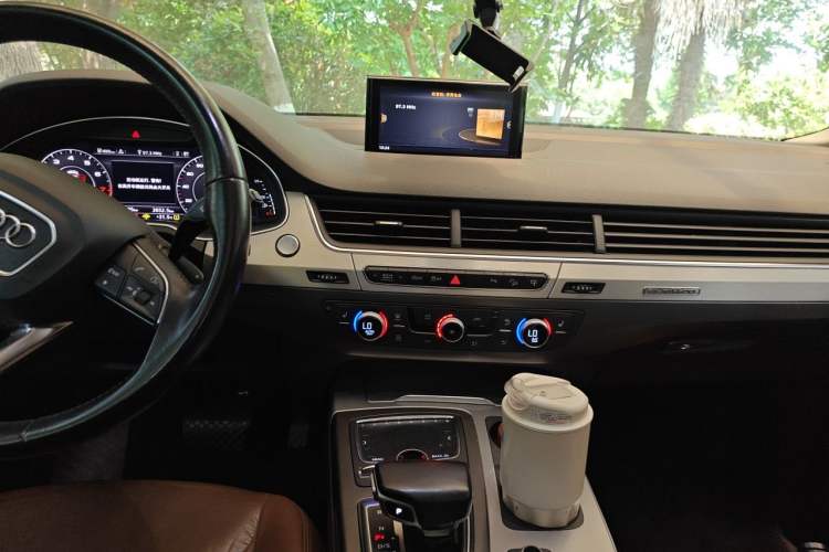 Used Audi Q7 2016 40 TFSI S line Sport Edition Audio And AC Panel