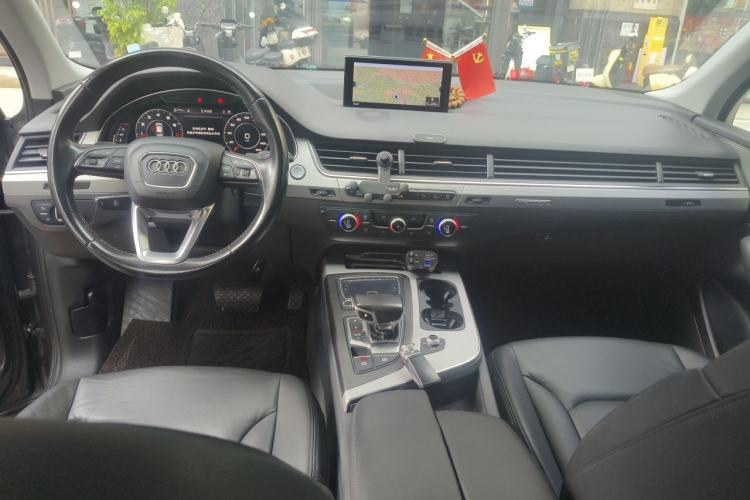 Used Audi Q7 2016 40 TFSI Comfort Model Center Console