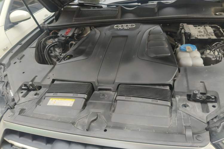 Used Audi Q7 2016 40 TFSI Comfort Model Engine Bay