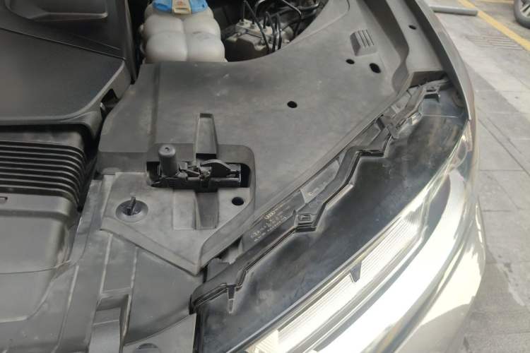 Used Audi Q7 2016 40 TFSI Comfort Model Engine Bay Left