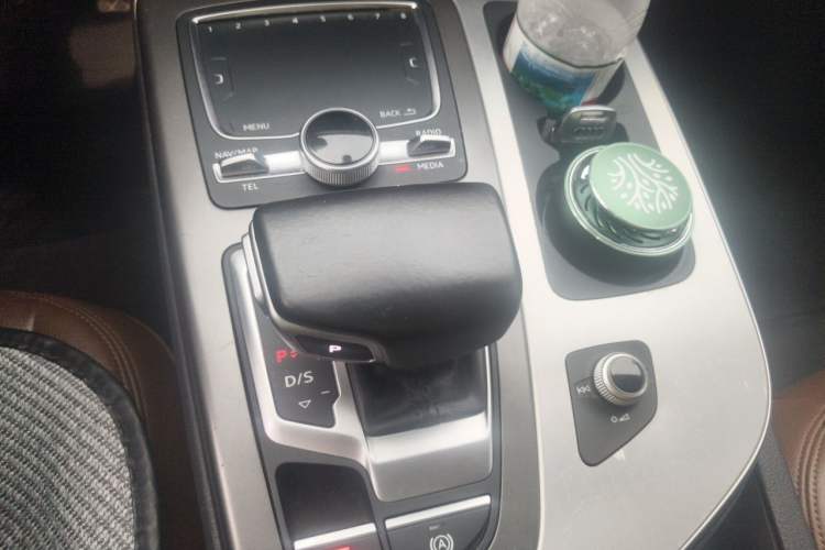 Used Audi Q7 2016 45 TFSI S line Prestige Edition Gear Lever