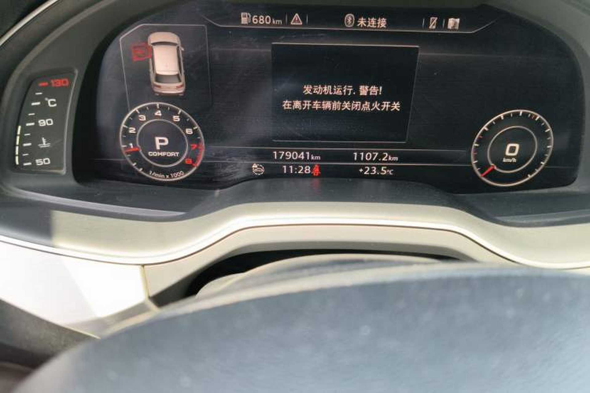 Used Audi Q7 2016 40 TFSI Comfort Model Odometer Close Up