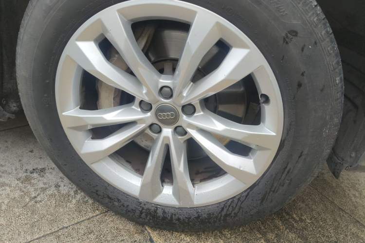 Used Audi Q7 2016 40 TFSI Comfort Model Right Front Wheel Hub