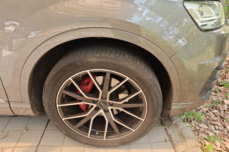 Used Audi Q7 2016 40 TFSI S line Sport Edition Right Front Wheel Hub