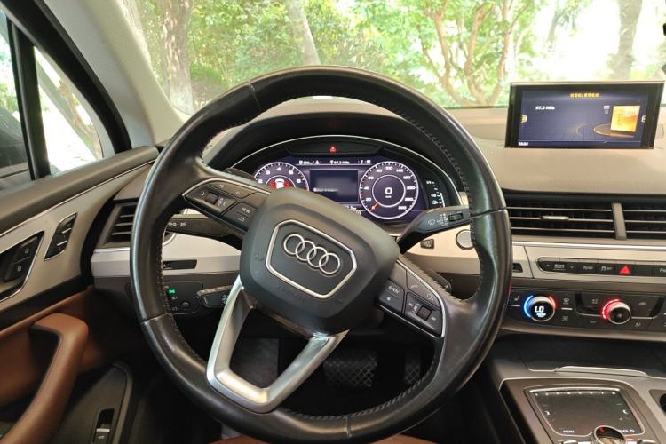 Used Audi Q7 2016 40 TFSI S line Sport Edition Steering Wheel