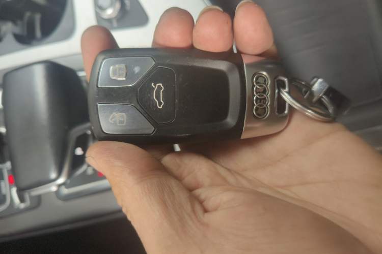 Used Audi Q7 2016 40 TFSI Comfort Model Vehicle Key