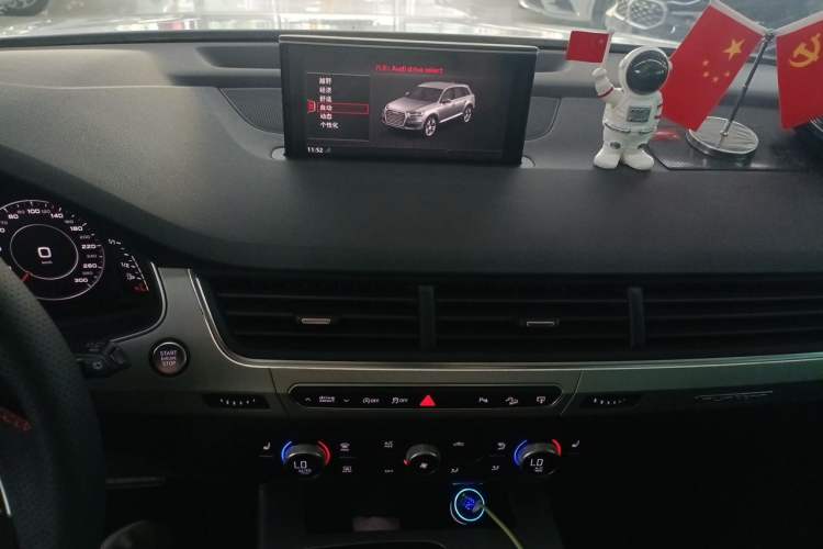 Used Audi Q7 2016 45 TFSI Technology Edition Audio And AC Panel