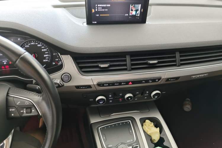 Used Audi Q7 2016 40 TFSI Comfort Model Audio And AC Panel