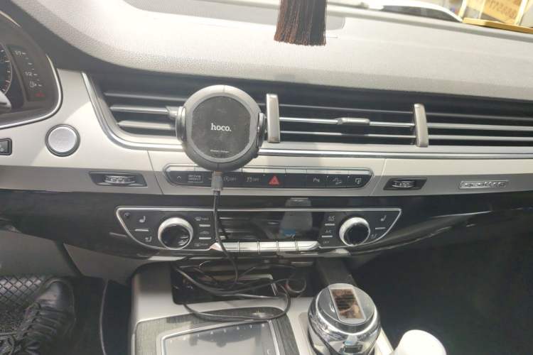 Used Audi Q7 2016 45 TFSI Technology Edition Audio And AC Panel