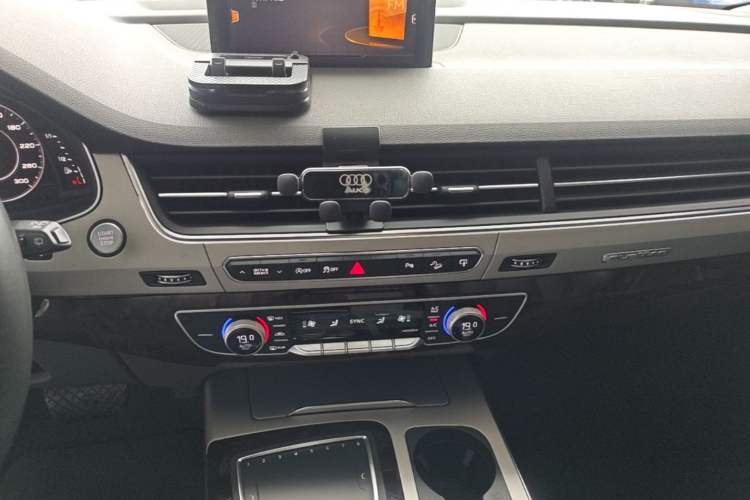 Used Audi Q7 2016 45 TFSI S line Sport Edition Audio And AC Panel