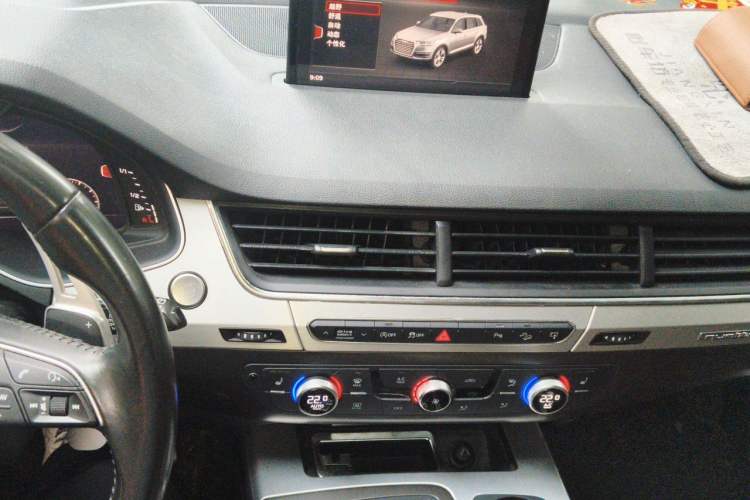 Used Audi Q7 2016 40 TFSI S line Sport Edition Audio And AC Panel