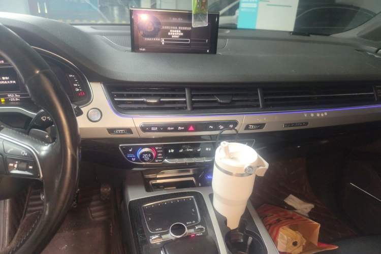 Used Audi Q7 2016 45 TFSI S line Sport Edition Audio And AC Panel