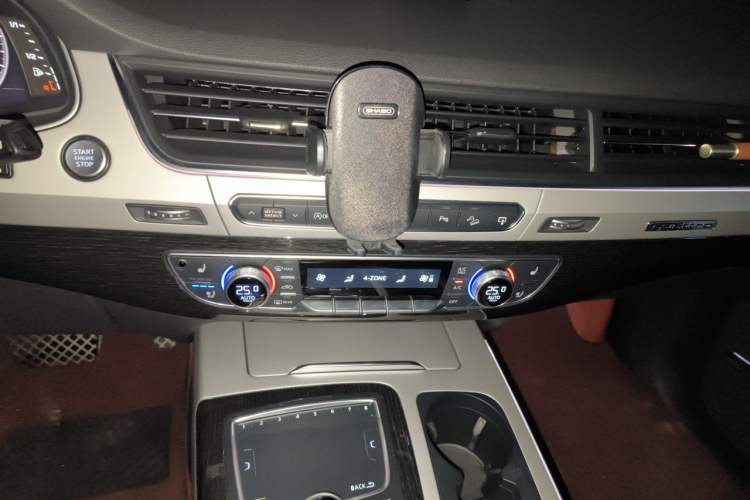 Used Audi Q7 2016 45 TFSI Technology Edition Audio And AC Panel