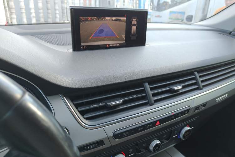 Used Audi Q7 2016 40 TFSI Comfort Model Audio And AC Panel