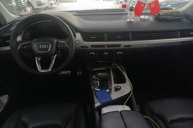 Used Audi Q7 2016 45 TFSI Technology Edition Center Console