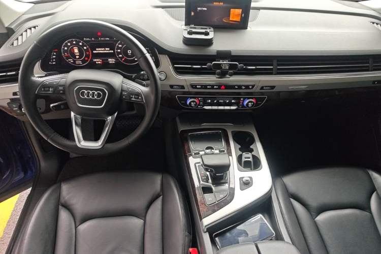 Used Audi Q7 2016 45 TFSI S line Sport Edition Center Console