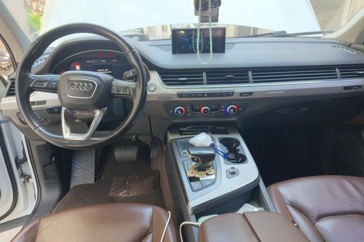 Used Audi Q7 2016 45 TFSI Technology Edition Center Console