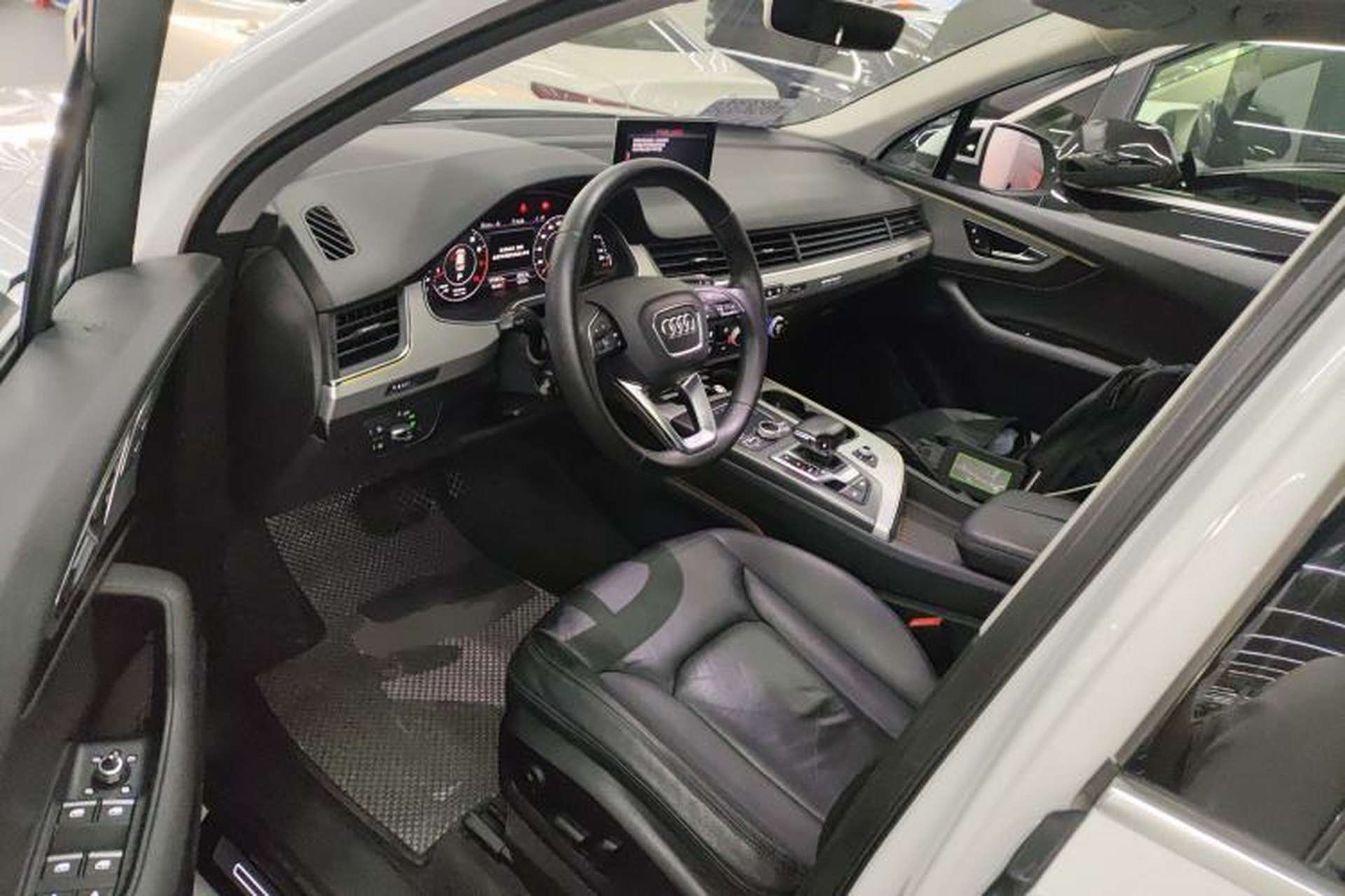 Used Audi Q7 2016 45 TFSI Technology Edition Driver Seat