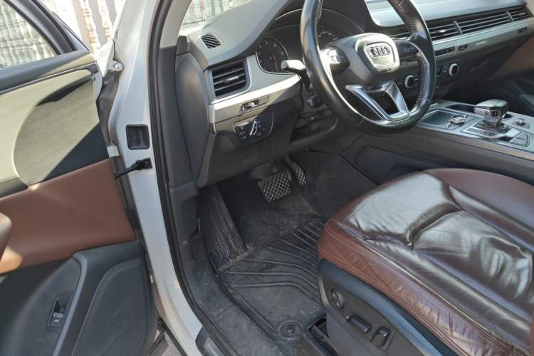 Used Audi Q7 2016 40 TFSI Comfort Model Driver Seat
