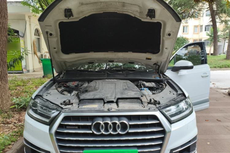 Used Audi Q7 2016 40 TFSI Comfort Model Engine Bay