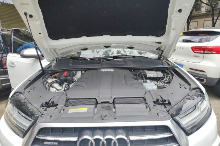 Used Audi Q7 2016 45 TFSI Technology Edition Engine Bay