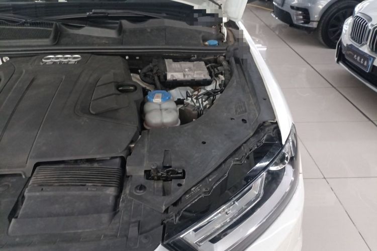 Used Audi Q7 2016 45 TFSI Technology Edition Engine Bay Left