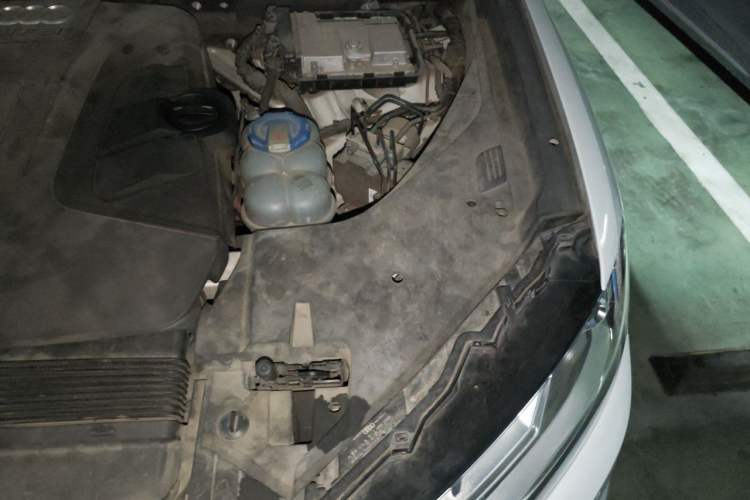 Used Audi Q7 2016 45 TFSI Technology Edition Engine Bay Left