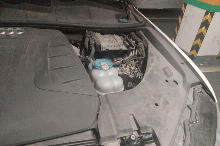 Used Audi Q7 2016 40 TFSI Comfort Model Engine Bay Left
