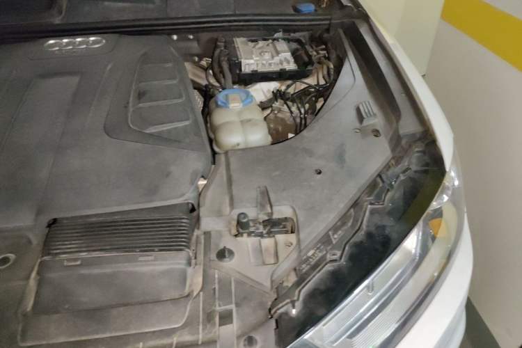 Used Audi Q7 2016 40 TFSI Comfort Model Engine Bay Left